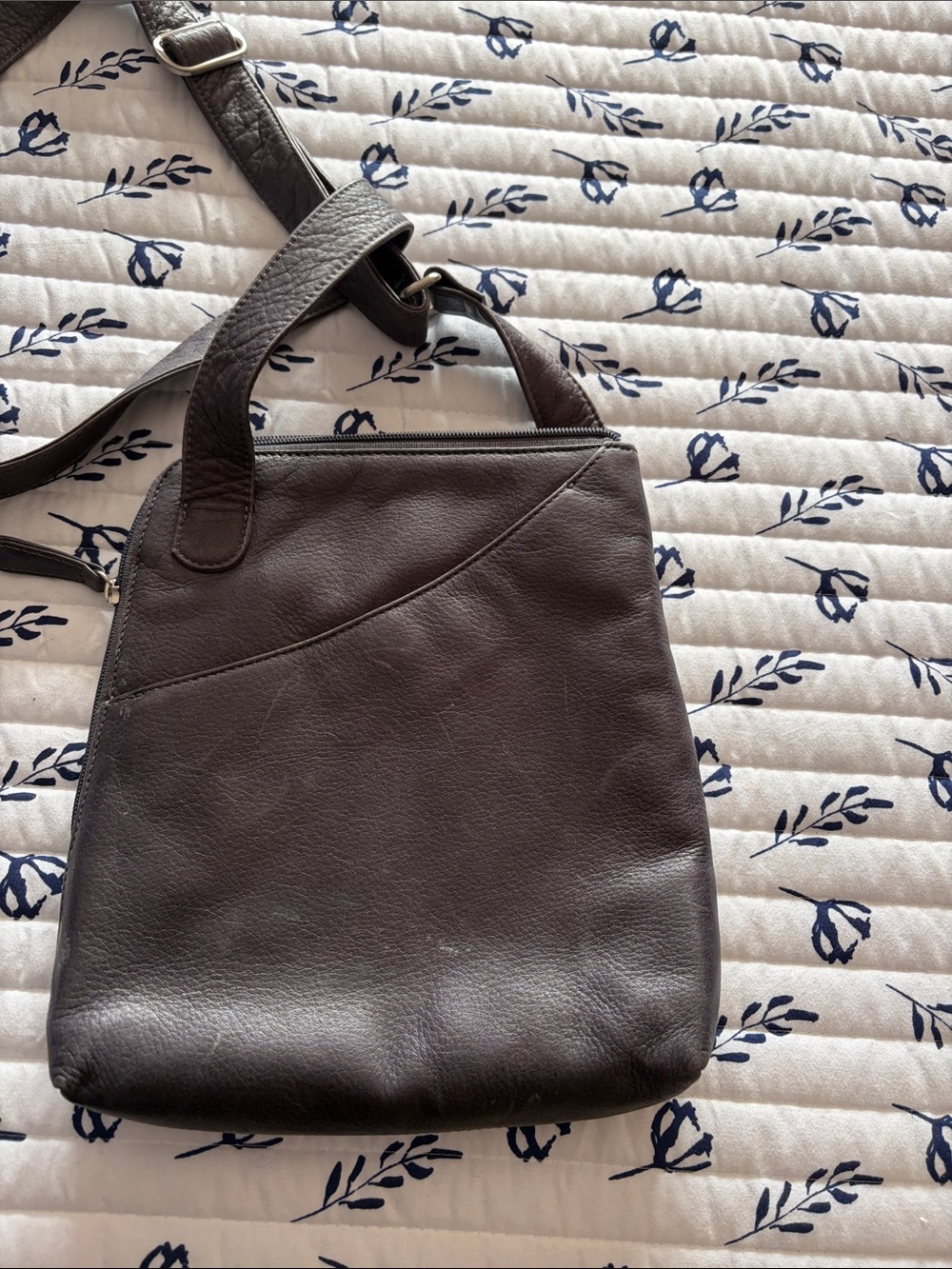 Oshkosh Marley gray Leather Crossbody Bag - Picture 2 of 6